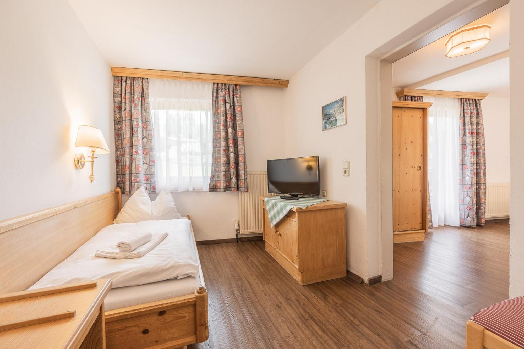 Batzenhaeusl Hotel Seefeld in Tirol Exterior photo