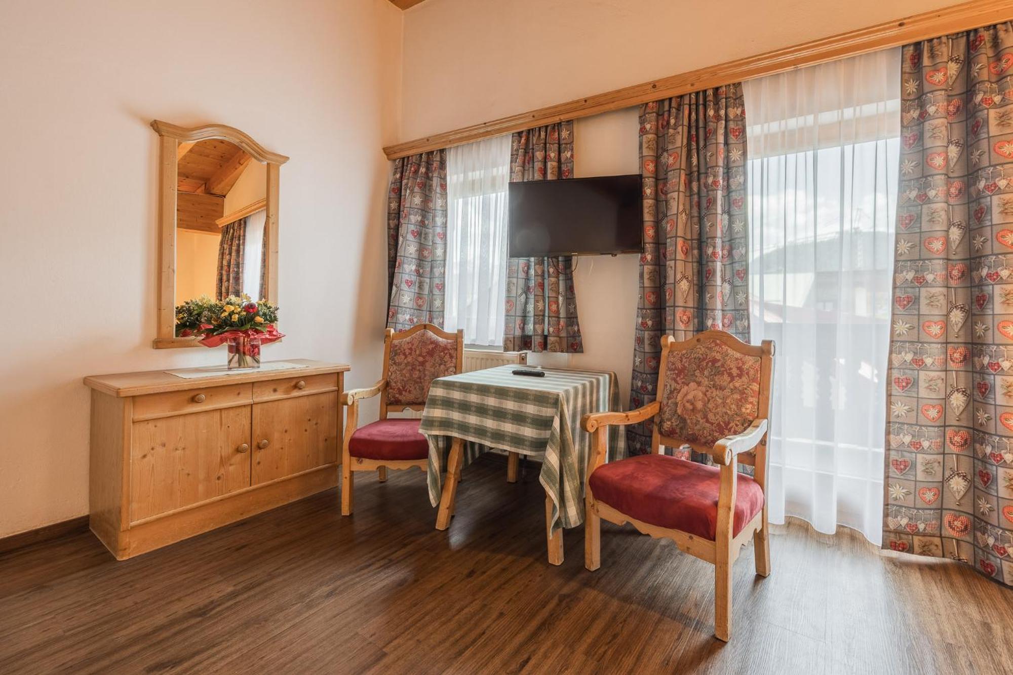 Batzenhaeusl Hotel Seefeld in Tirol Exterior photo