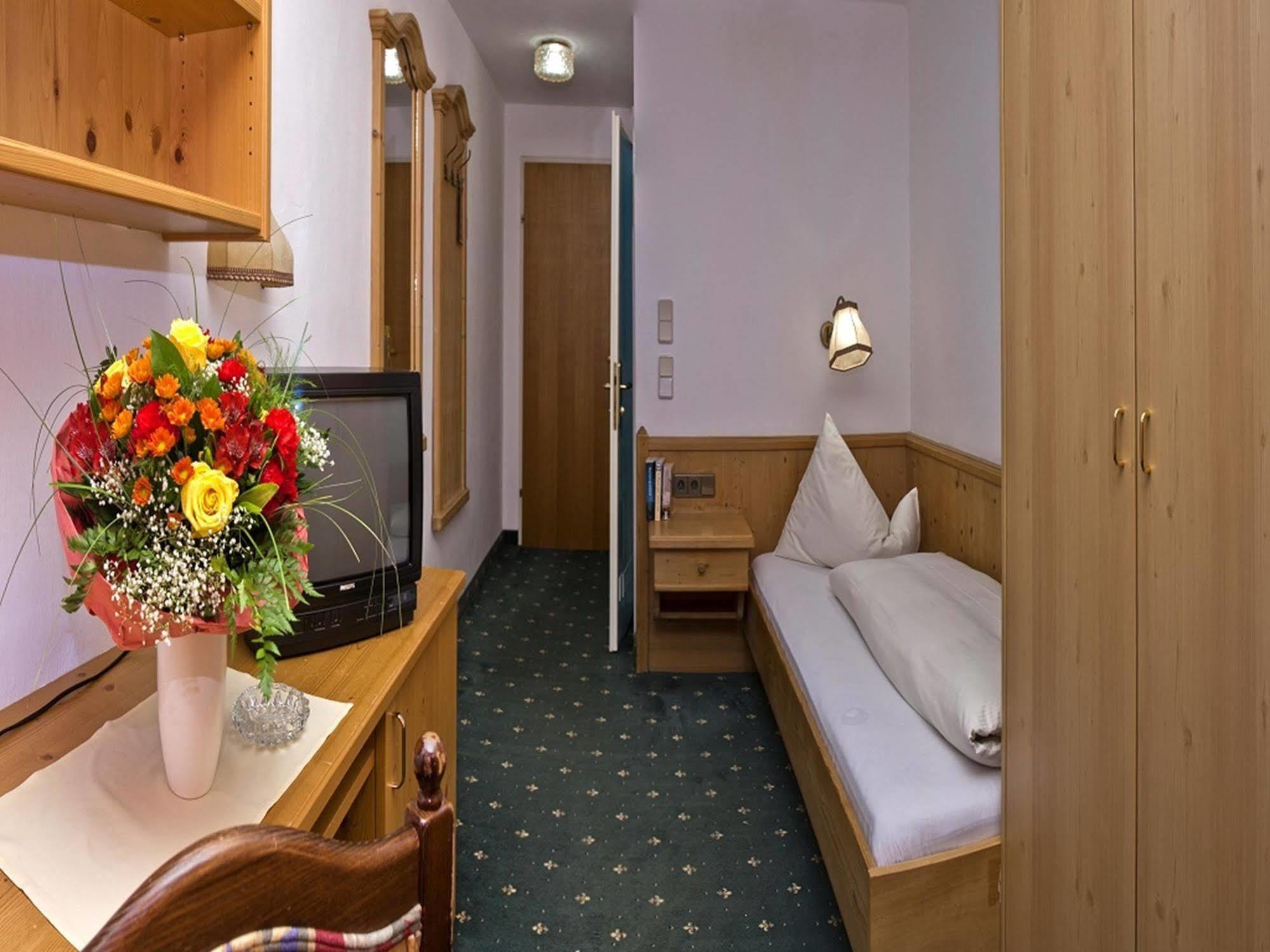 Batzenhaeusl Hotel Seefeld in Tirol Exterior photo