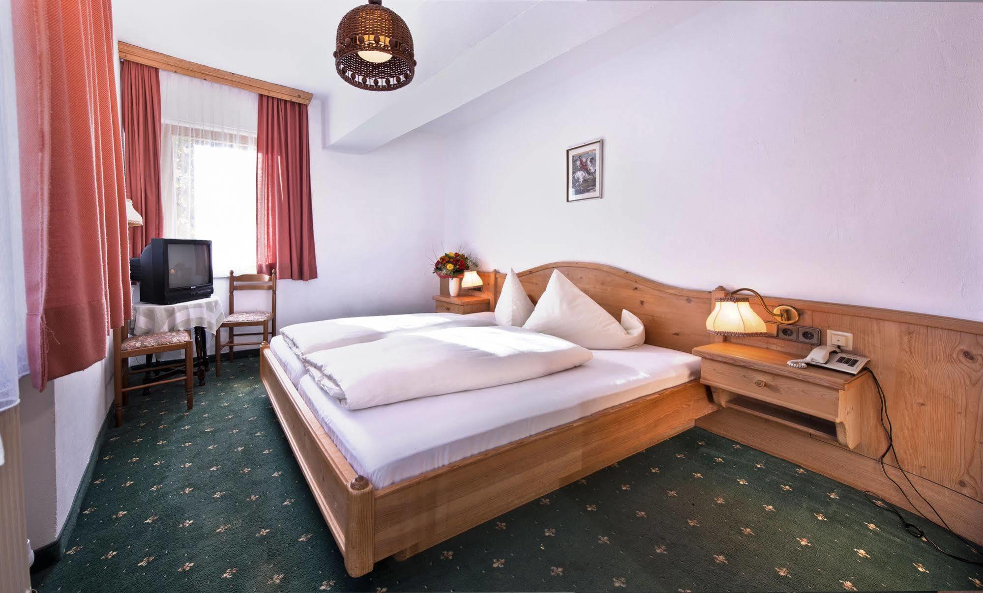 Batzenhaeusl Hotel Seefeld in Tirol Exterior photo
