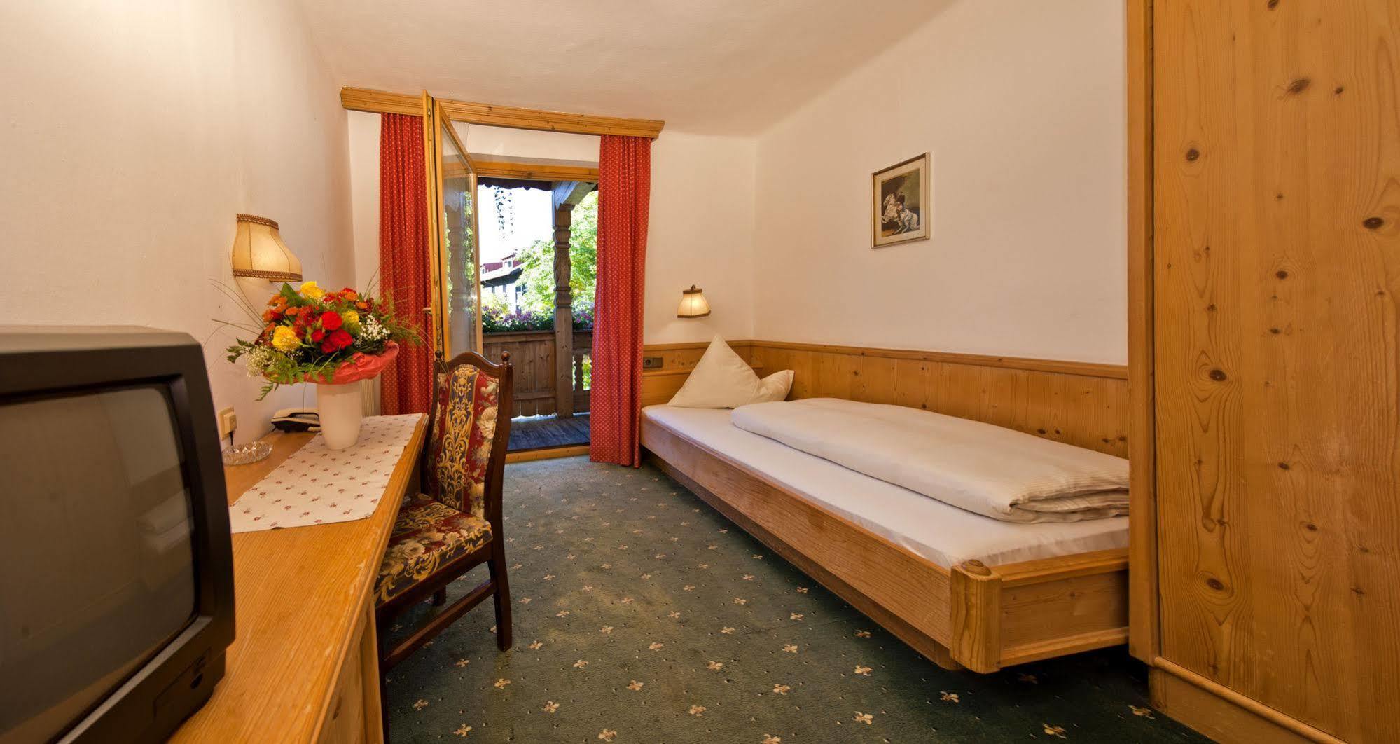 Batzenhaeusl Hotel Seefeld in Tirol Exterior photo