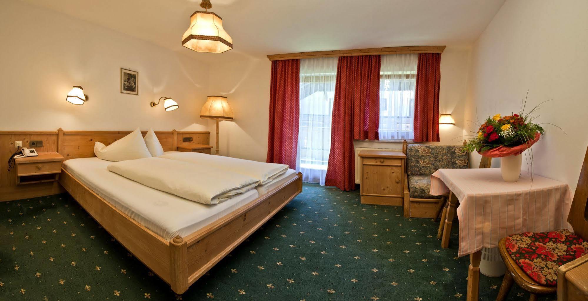 Batzenhaeusl Hotel Seefeld in Tirol Exterior photo