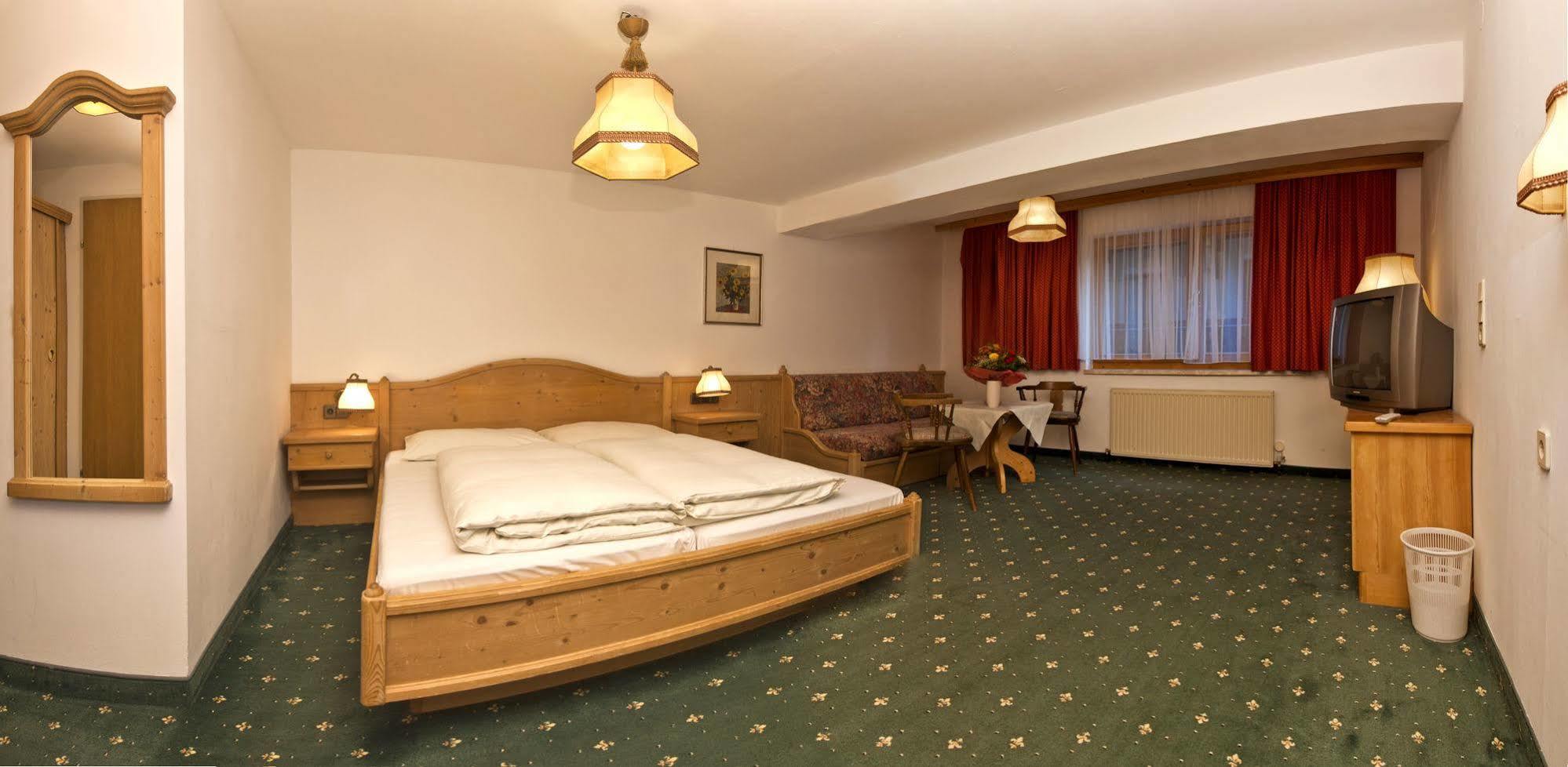 Batzenhaeusl Hotel Seefeld in Tirol Exterior photo